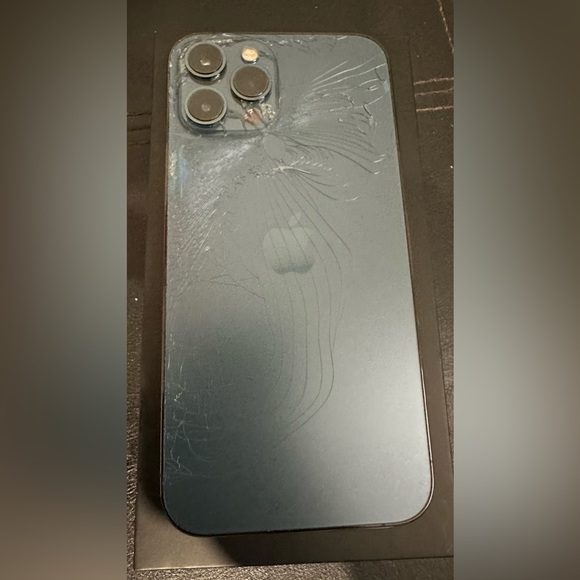 iPhone 12 Pro Max - Picture 4 of 11